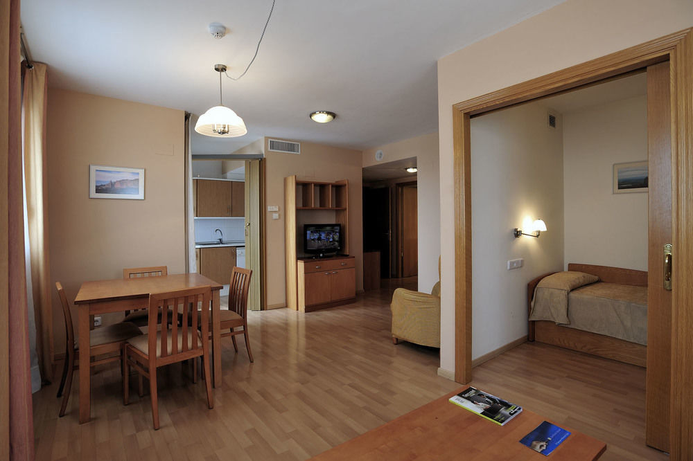 Aparthotel Sercotel ウエスカ エクステリア 写真