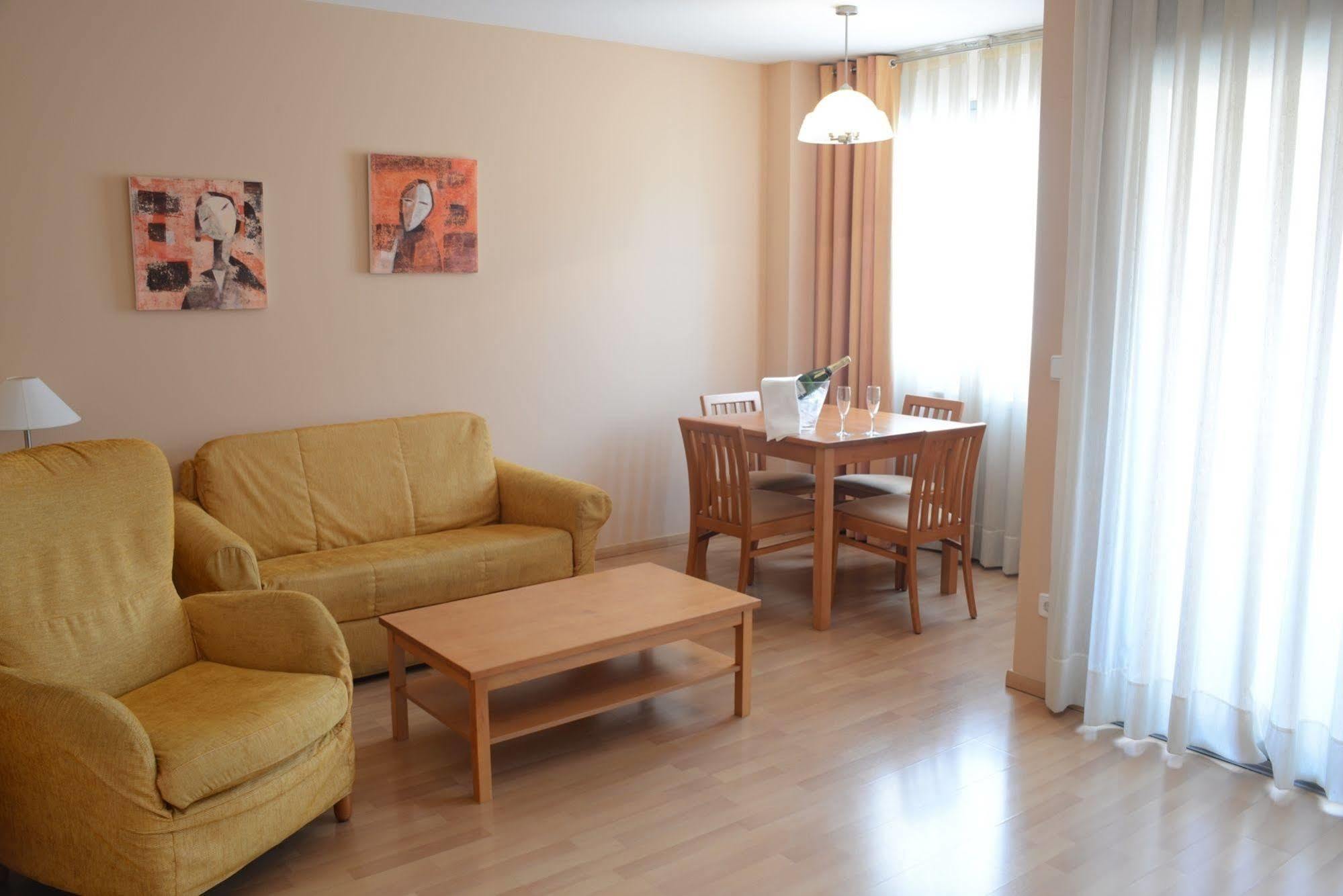 Aparthotel Sercotel ウエスカ エクステリア 写真